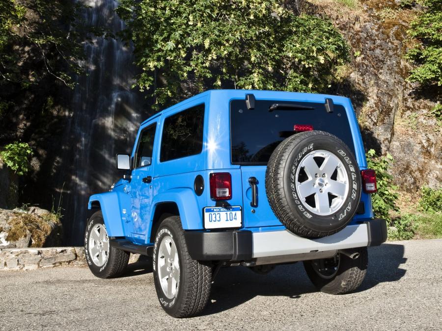  Jeep Wrangler Sahara 2010 года  (фото 4 из 8)